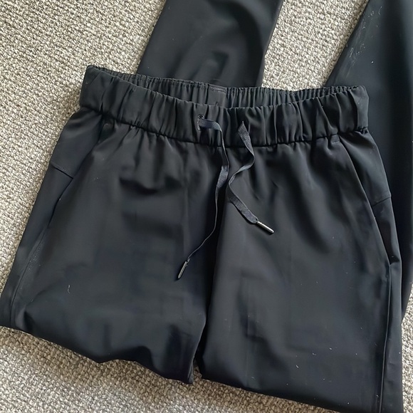 Lululemon black pant Sz 4 - Picture 6 of 6